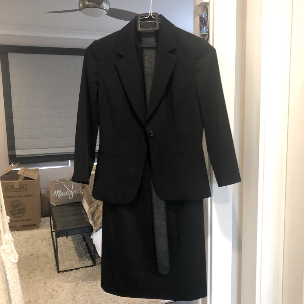 Black suit by Elie Tahari size 4